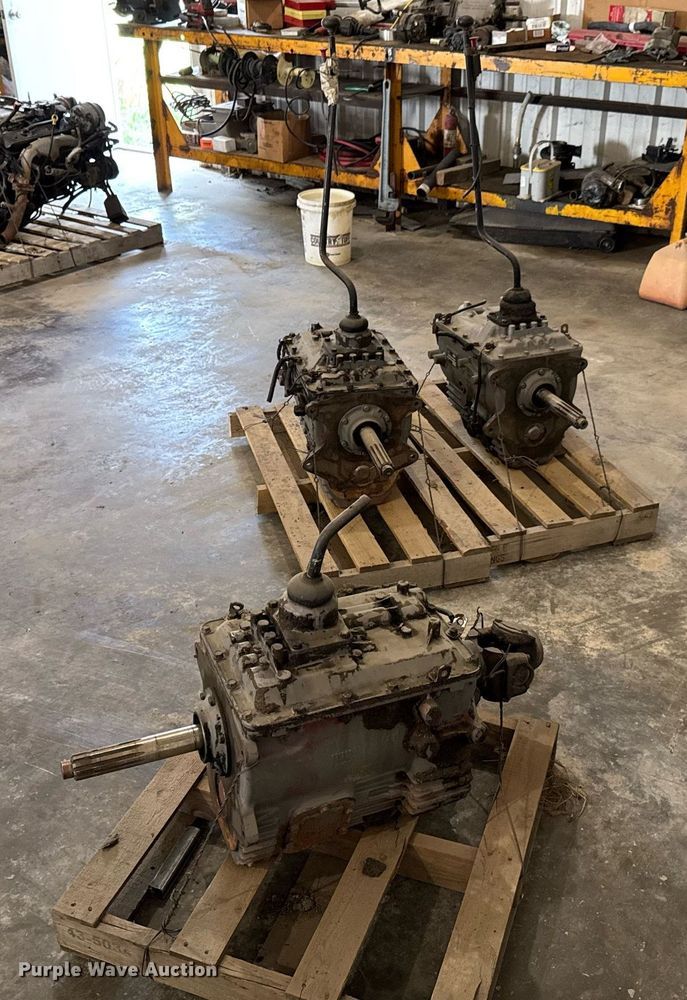 image for item DU9863 (3) Eaton Fuller FS6105 B transmissions