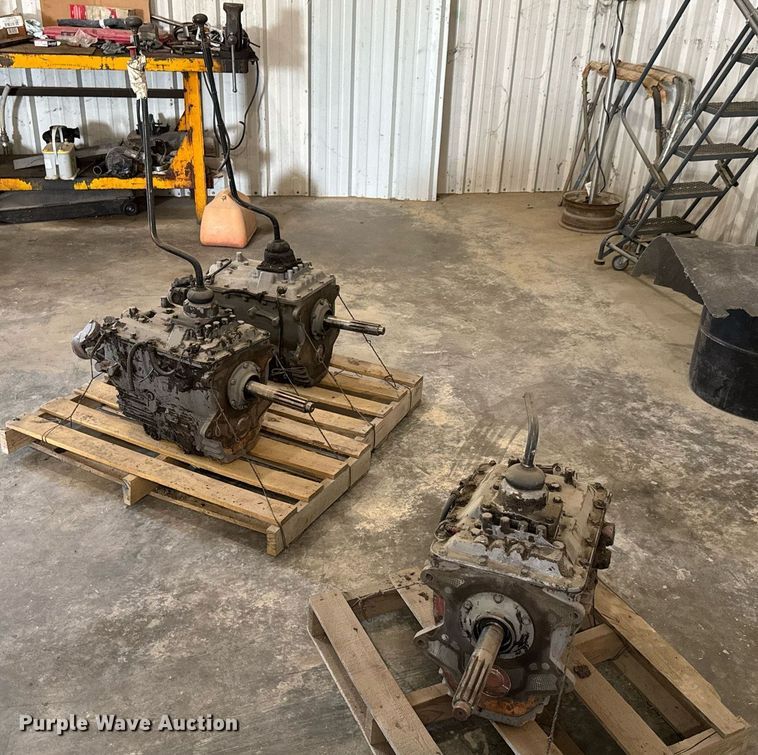 image for item DU9863 (3) Eaton Fuller FS6105 B transmissions