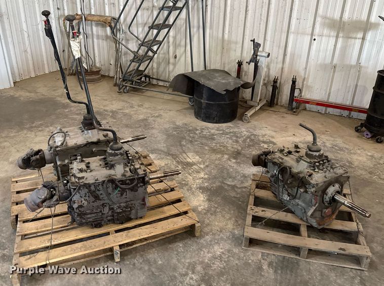 image for item DU9863 (3) Eaton Fuller FS6105 B transmissions