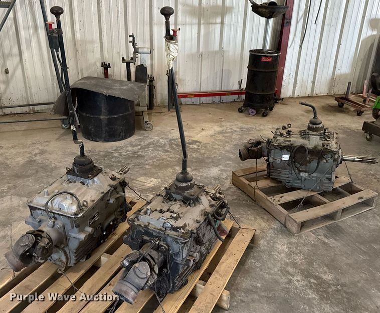 image for item DU9863 (3) Eaton Fuller FS6105 B transmissions