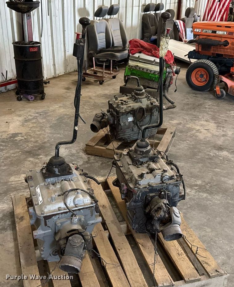 image for item DU9863 (3) Eaton Fuller FS6105 B transmissions