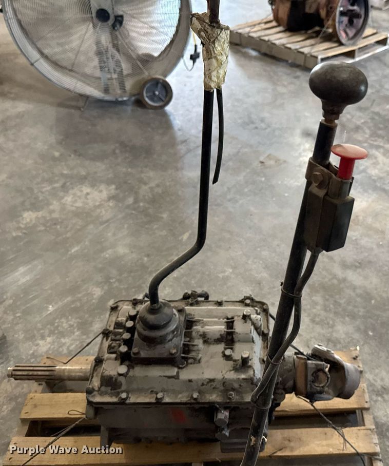 image for item DU9863 (3) Eaton Fuller FS6105 B transmissions