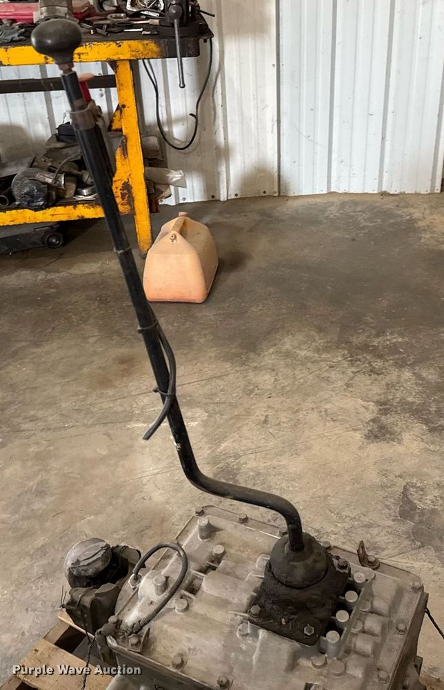 image for item DU9863 (3) Eaton Fuller FS6105 B transmissions