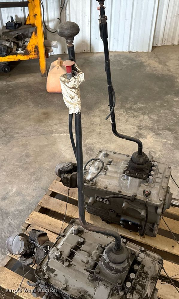 image for item DU9863 (3) Eaton Fuller FS6105 B transmissions