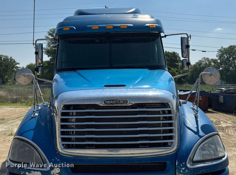 image for item DV2735 2006 Freightliner Columbia semi truck
