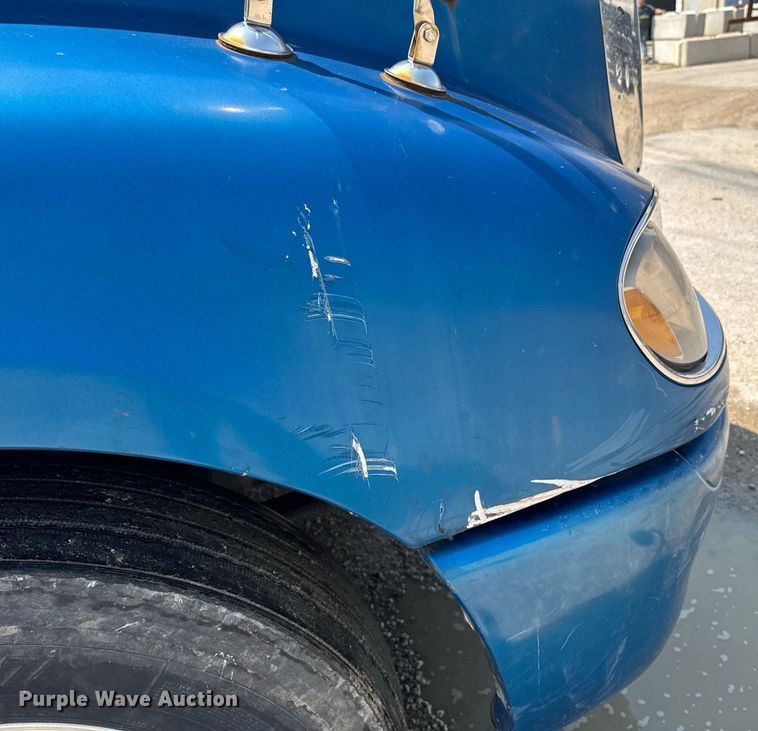 image for item DV2735 2006 Freightliner Columbia semi truck