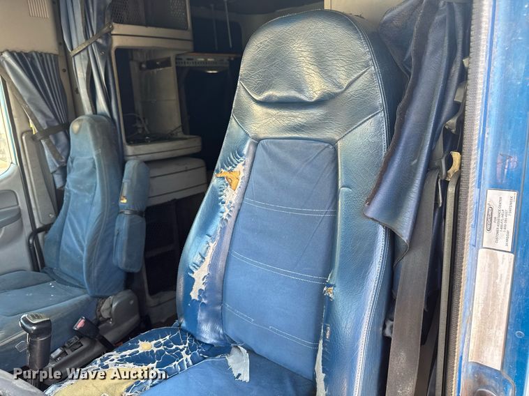 image for item DV2735 2006 Freightliner Columbia semi truck