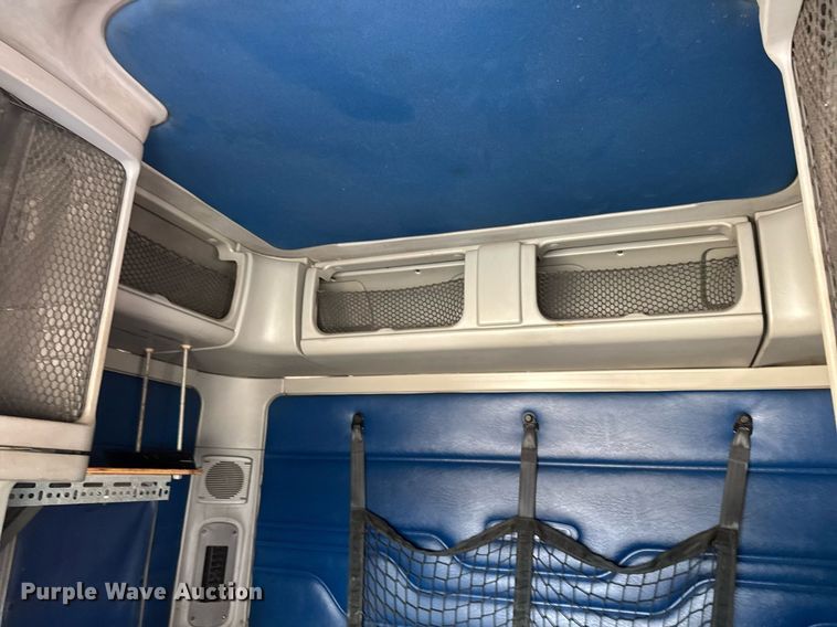 image for item DV2735 2006 Freightliner Columbia semi truck