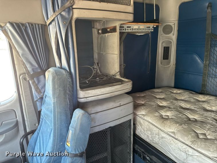 image for item DV2735 2006 Freightliner Columbia semi truck