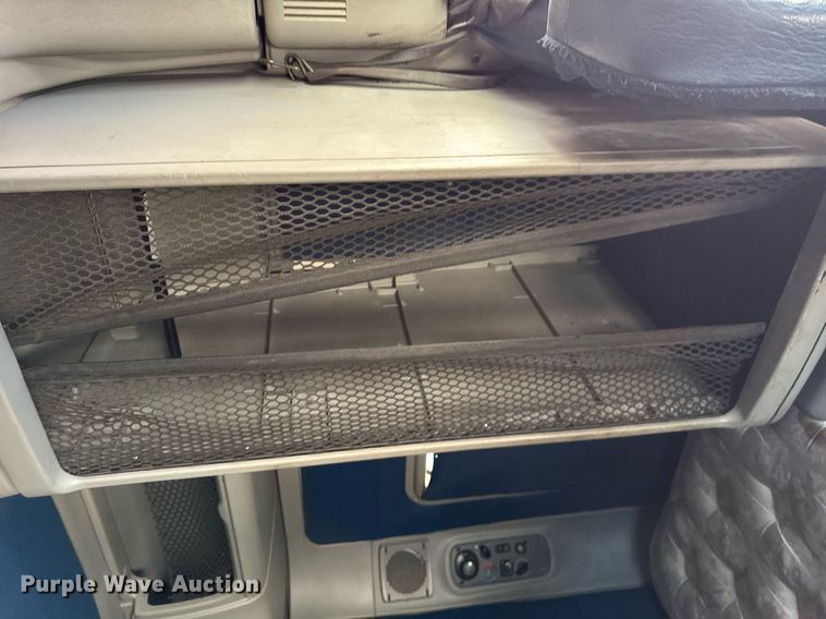 image for item DV2735 2006 Freightliner Columbia semi truck