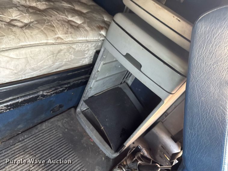 image for item DV2735 2006 Freightliner Columbia semi truck