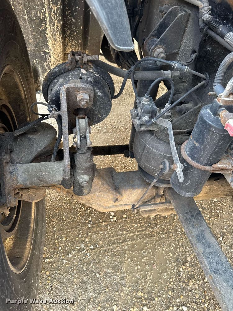 image for item DV2735 2006 Freightliner Columbia semi truck