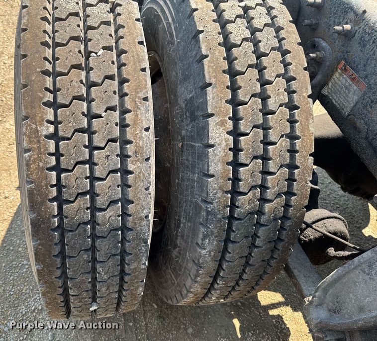 image for item DV2735 2006 Freightliner Columbia semi truck