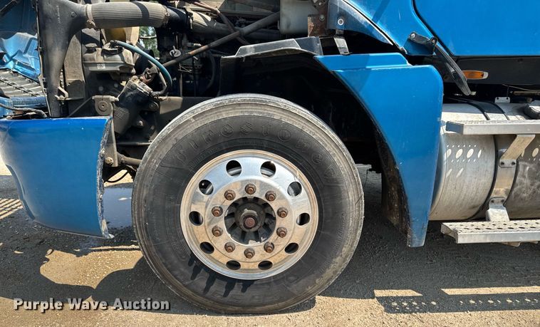 image for item DV2735 2006 Freightliner Columbia semi truck