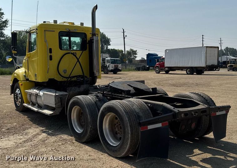 image for item DV2736 2005 Freightliner Columbia semi truck