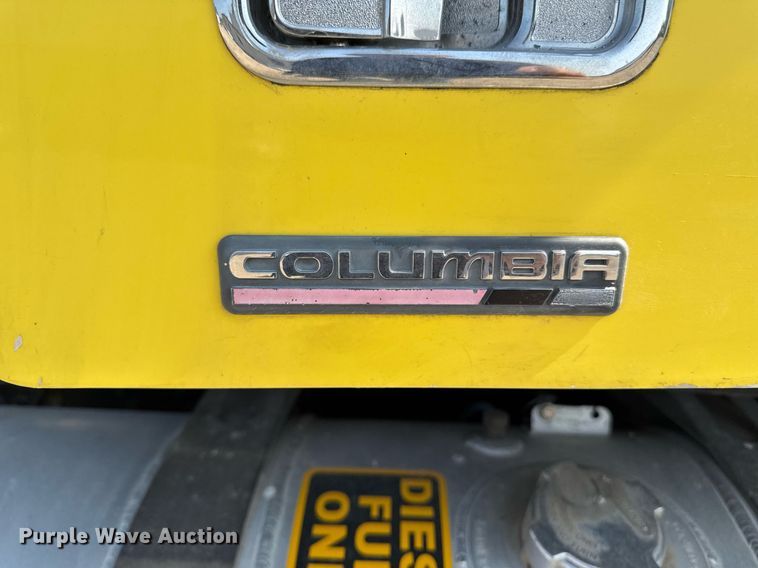 image for item DV2736 2005 Freightliner Columbia semi truck