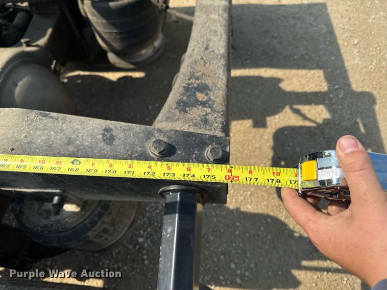 image for item DV2736 2005 Freightliner Columbia semi truck