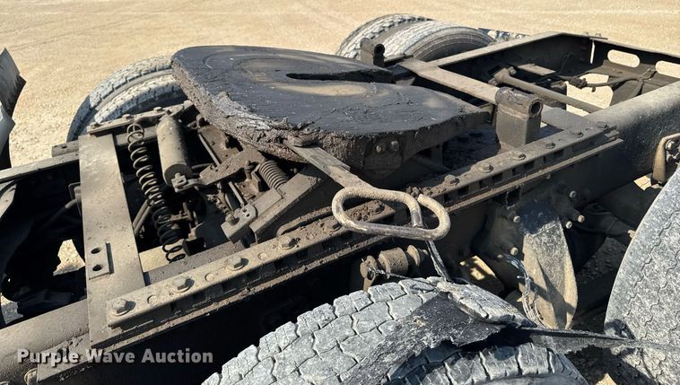 image for item DV2736 2005 Freightliner Columbia semi truck