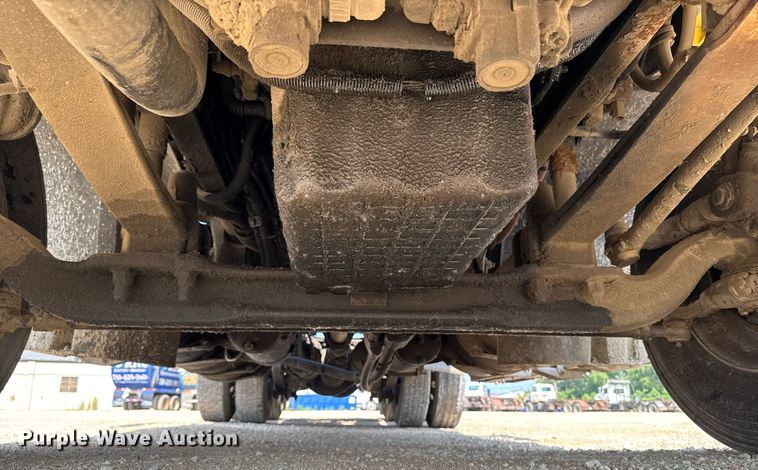 image for item DV2736 2005 Freightliner Columbia semi truck