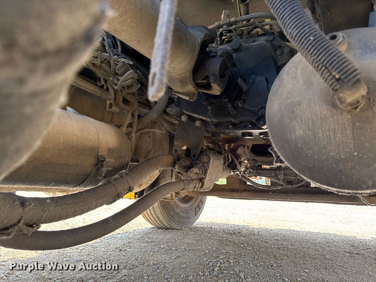 image for item DV2736 2005 Freightliner Columbia semi truck