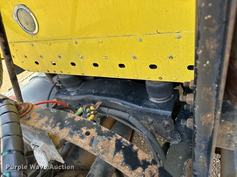 image for item DV2736 2005 Freightliner Columbia semi truck