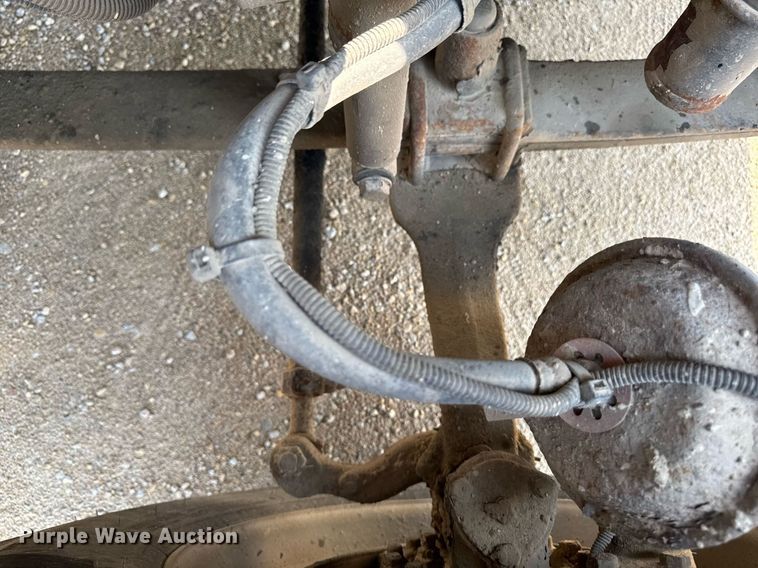 image for item DV2736 2005 Freightliner Columbia semi truck