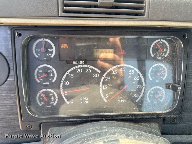 image for item DV2736 2005 Freightliner Columbia semi truck