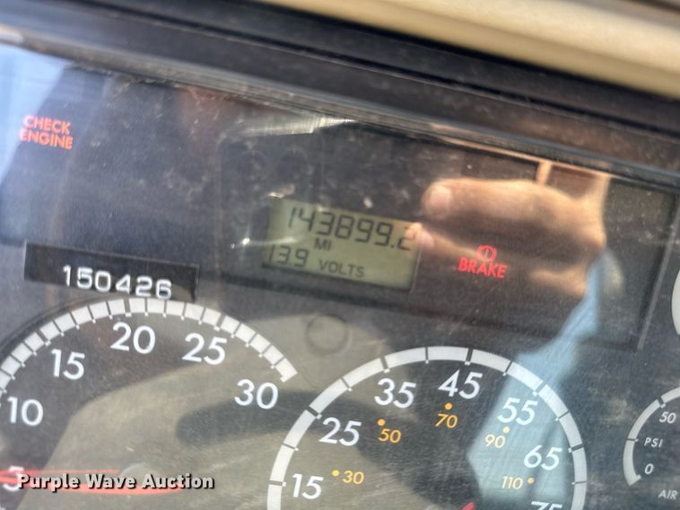 image for item DV2736 2005 Freightliner Columbia semi truck