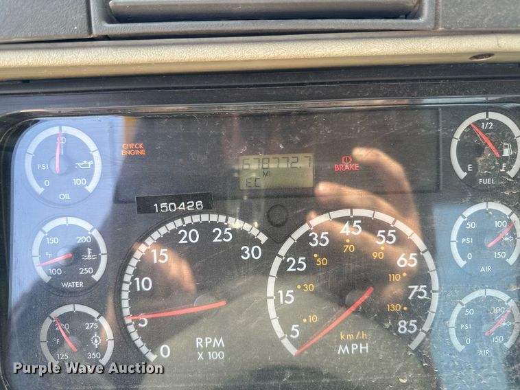 image for item DV2736 2005 Freightliner Columbia semi truck