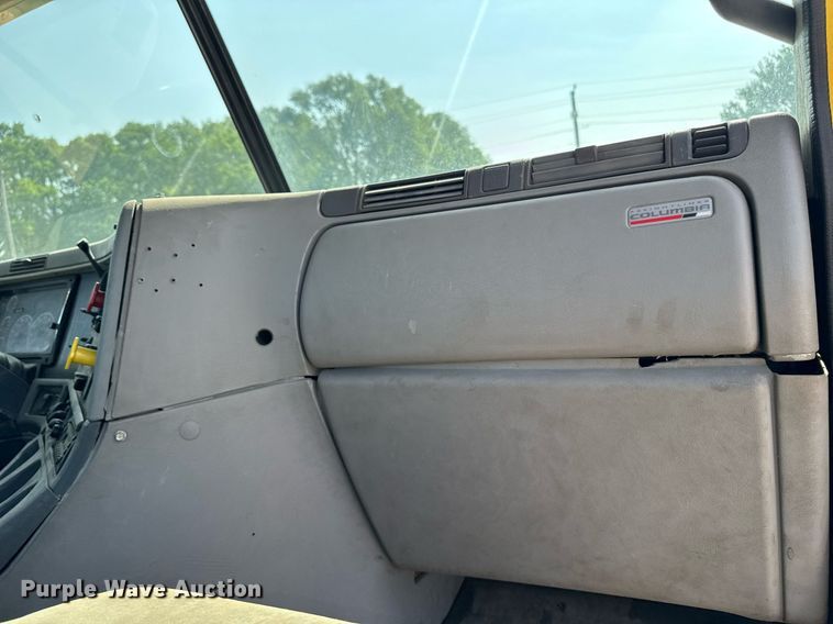 image for item DV2736 2005 Freightliner Columbia semi truck