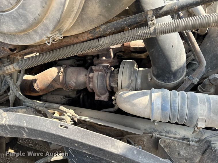 image for item DV2736 2005 Freightliner Columbia semi truck