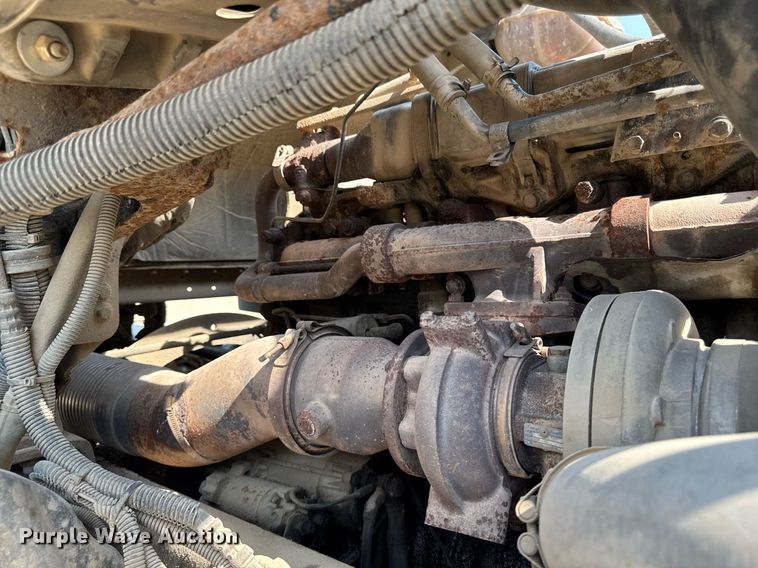 image for item DV2736 2005 Freightliner Columbia semi truck