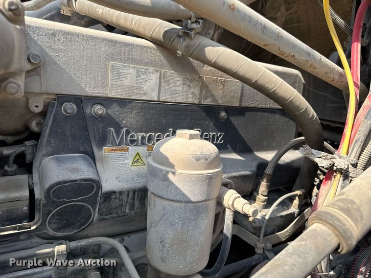 image for item DV2736 2005 Freightliner Columbia semi truck