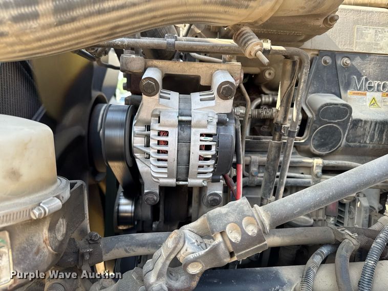 image for item DV2736 2005 Freightliner Columbia semi truck