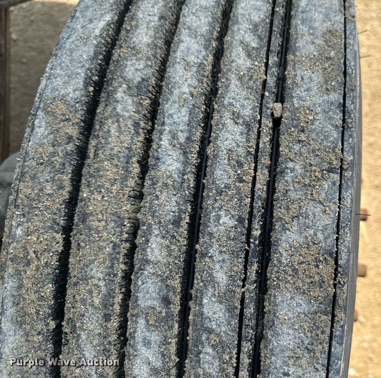 image for item DV2736 2005 Freightliner Columbia semi truck