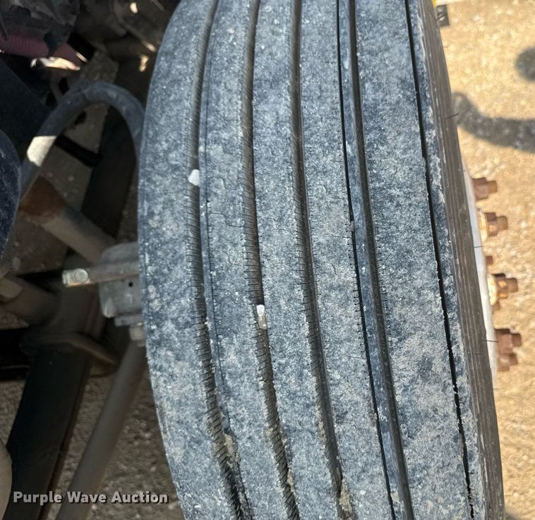 image for item DV2736 2005 Freightliner Columbia semi truck