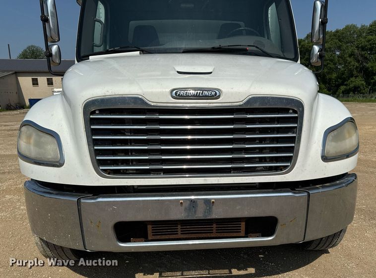 image for item DV2737 2008 Freightliner Business Class M2 box truck