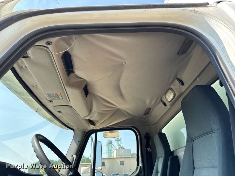 image for item DV2737 2008 Freightliner Business Class M2 box truck