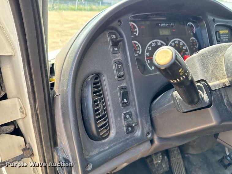 image for item DV2737 2008 Freightliner Business Class M2 box truck