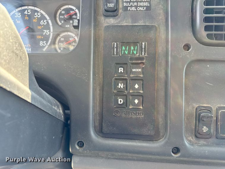 image for item DV2737 2008 Freightliner Business Class M2 box truck