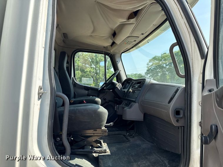 image for item DV2737 2008 Freightliner Business Class M2 box truck