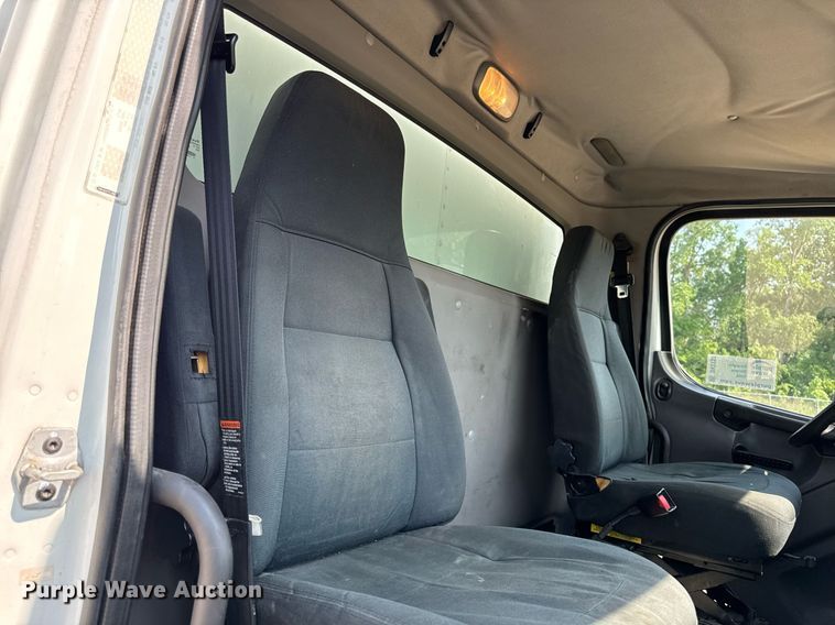 image for item DV2737 2008 Freightliner Business Class M2 box truck