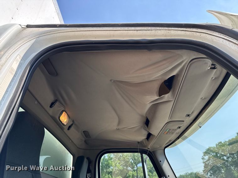 image for item DV2737 2008 Freightliner Business Class M2 box truck