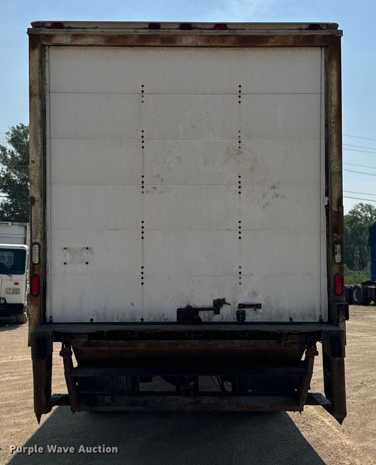 image for item DV2738 2000 Freightliner FL70 box truck