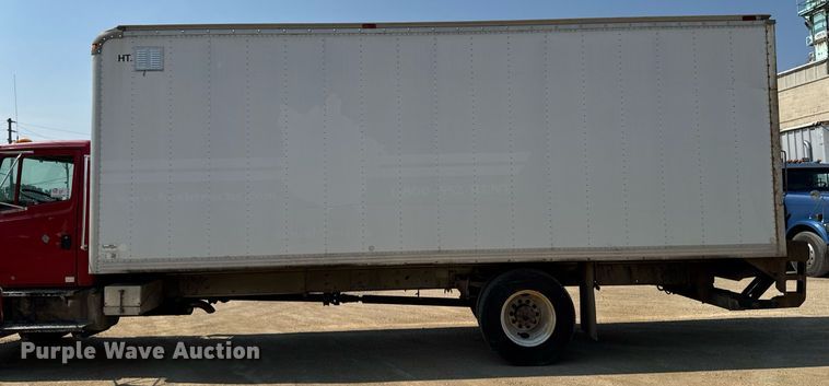 image for item DV2738 2000 Freightliner FL70 box truck