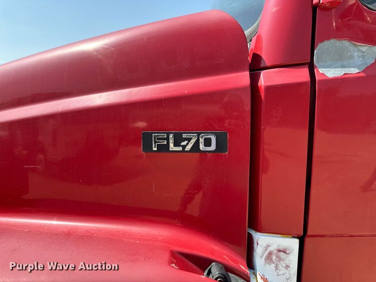 image for item DV2738 2000 Freightliner FL70 box truck