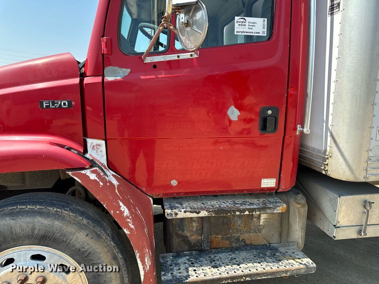 image for item DV2738 2000 Freightliner FL70 box truck