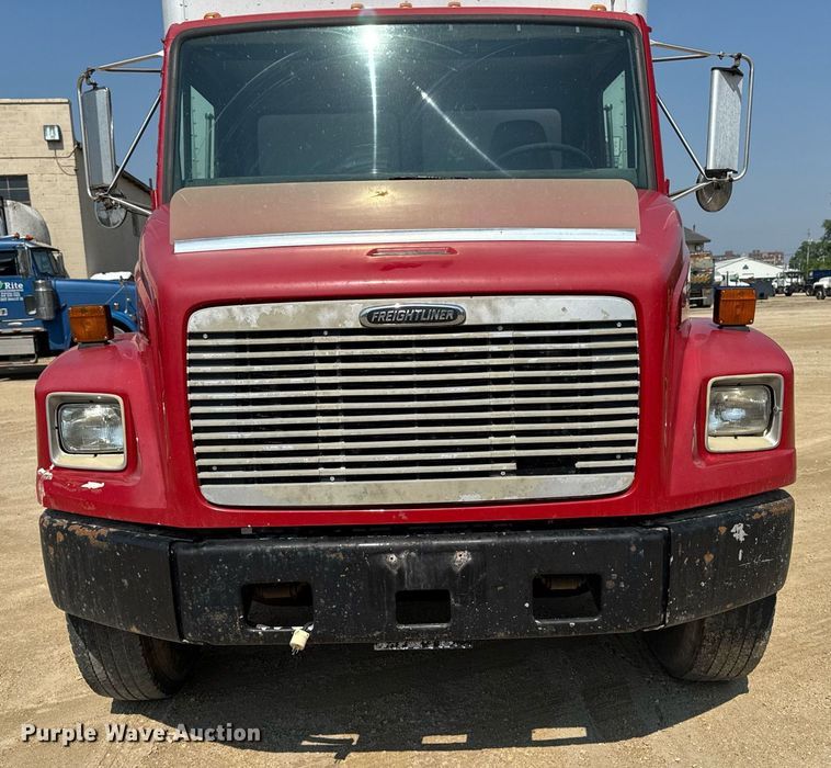 image for item DV2738 2000 Freightliner FL70 box truck
