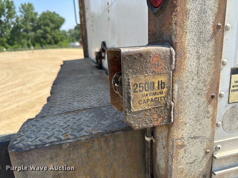 image for item DV2738 2000 Freightliner FL70 box truck