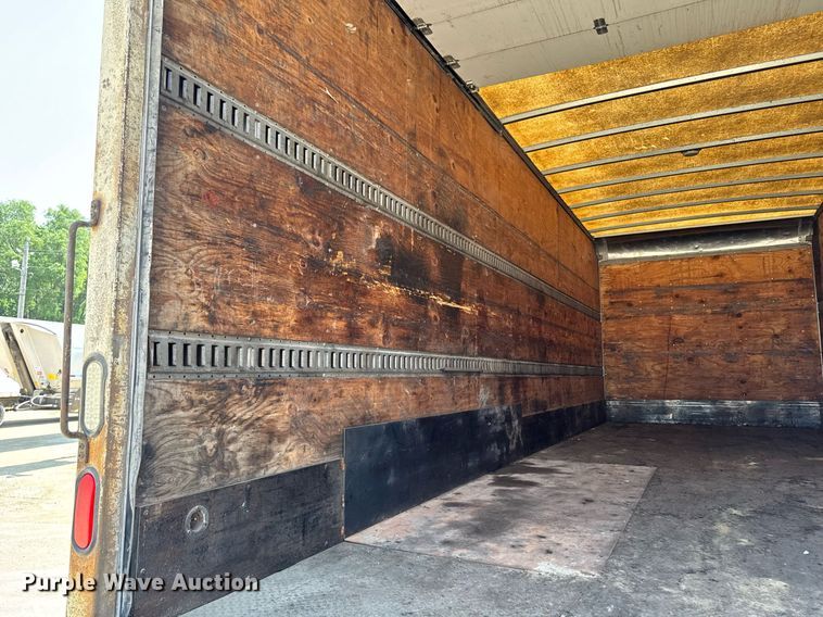 image for item DV2738 2000 Freightliner FL70 box truck